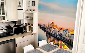 Margaret & Violet Apartments - Peaceful Stay Downtown