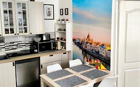 Margaret & Violet Apartments - Peaceful Stay Downtown